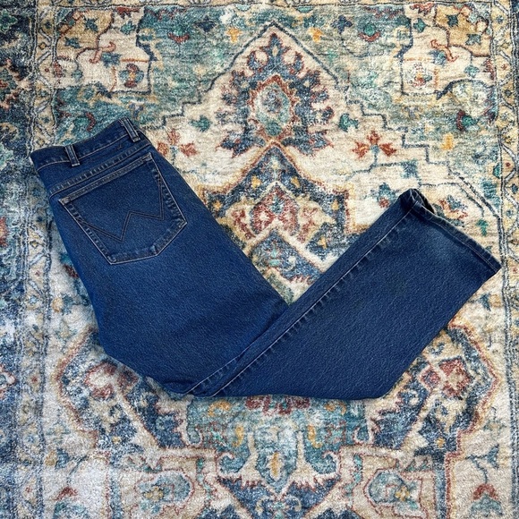Wrangler Dark Wash Jeans Size 34 - Picture 1 of 6